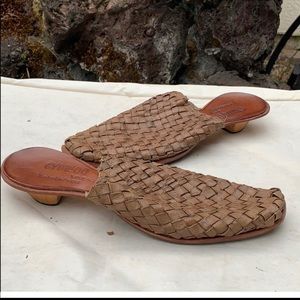 Cudwoq orient shoes . Sz 6